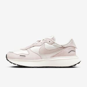 Nike Phoenix Waffle size 8 NWT